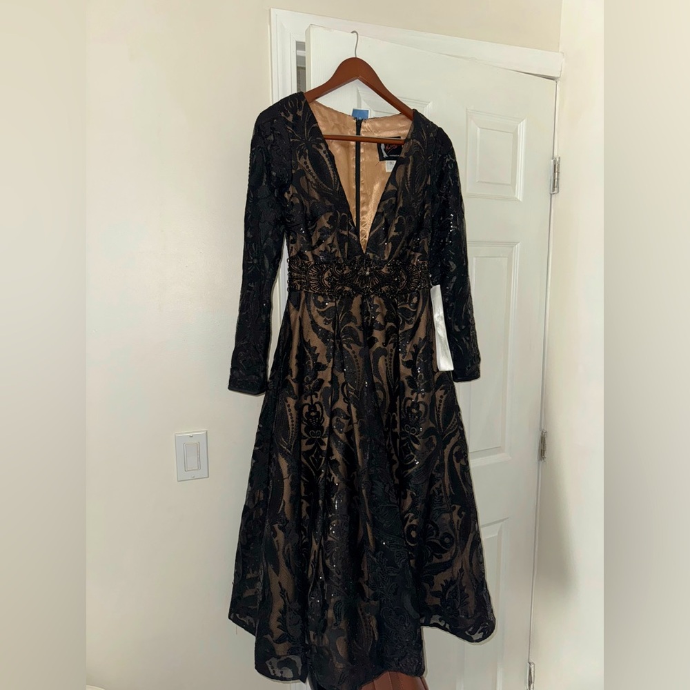 Mac Duggal formal sequined Dress - Picture 2 of 6